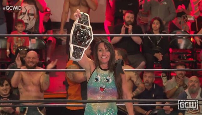 Kylie Rae Announces Pregnancy